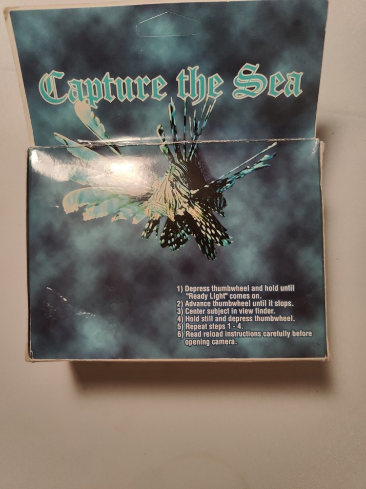 UNDER WATER 35MM FLASH CAMERA Reloadable "CAPTURE THE SEA"