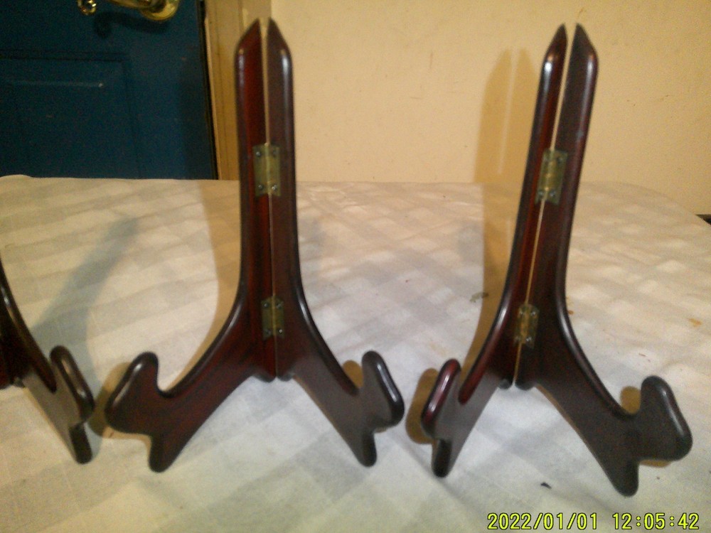 3 WOODEN TABLE TOP PLATE HOLDERS ROSE PATTERN BASES