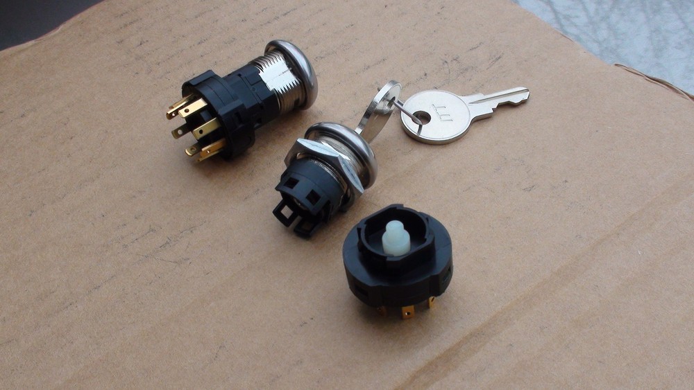 KEY SWITCH 3P2T C & K H200AA2F205NB