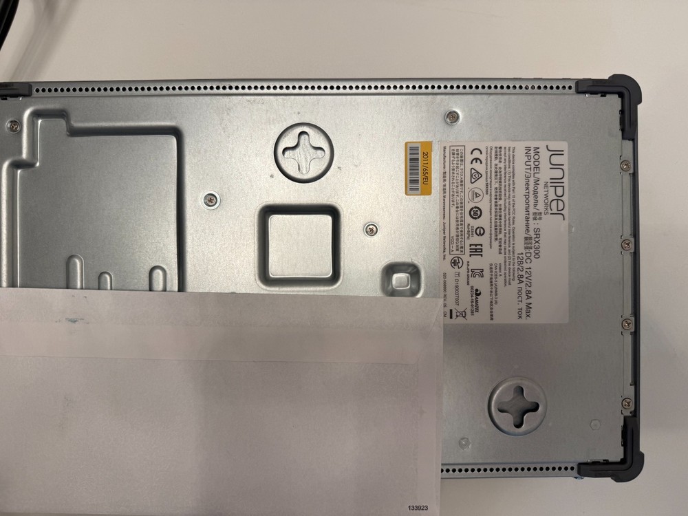 Juniper Networks SRX300 Services Gateway Firewall