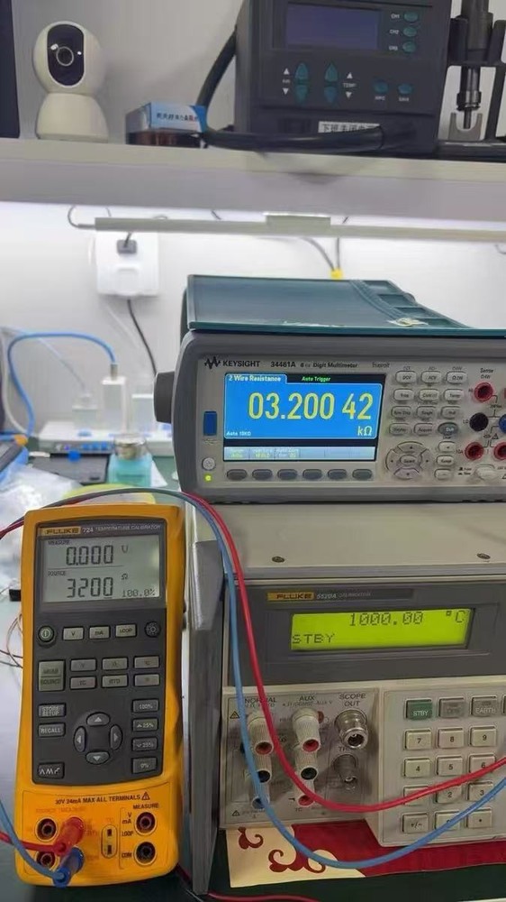 Fluke 724 Temperature Calibrator Fluke724