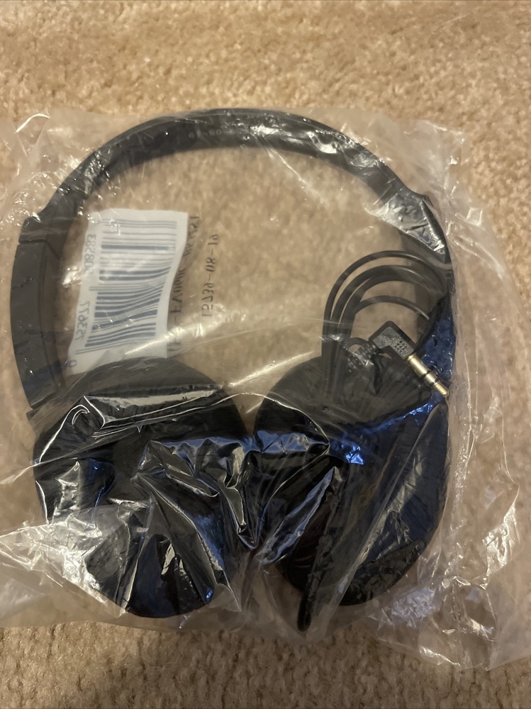 NWT Unbranded Wired Headphones