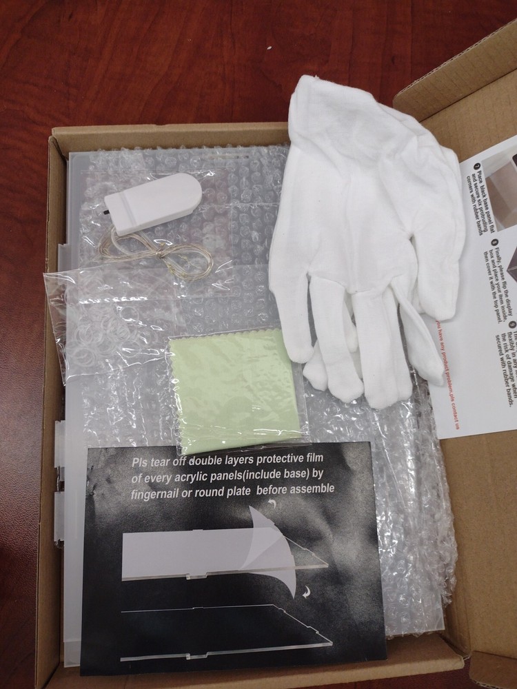 Wanlian Acrylic Display Case With Lights, Clear