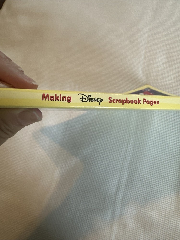 Making DISNEY SCRAPBOOK Pages Guidebook 40 Sheets 68 Sample Pages Techniques NEW