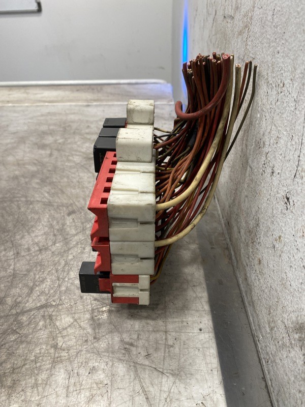2010 Peterbilt 387 Fuse Panel (628-10977)