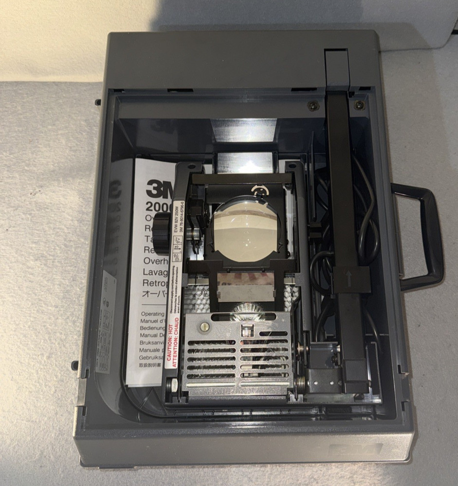 3M 2000 AG Overhead Projector Briefcase Portable Transparency Projector Tested