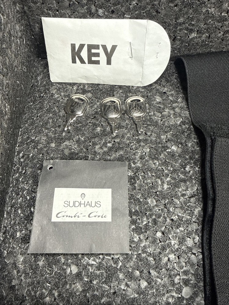 VTG Sudhaus Combo-Code 20” Black Hardshell Rolling Case Keys Combo EXCELLENT EUC