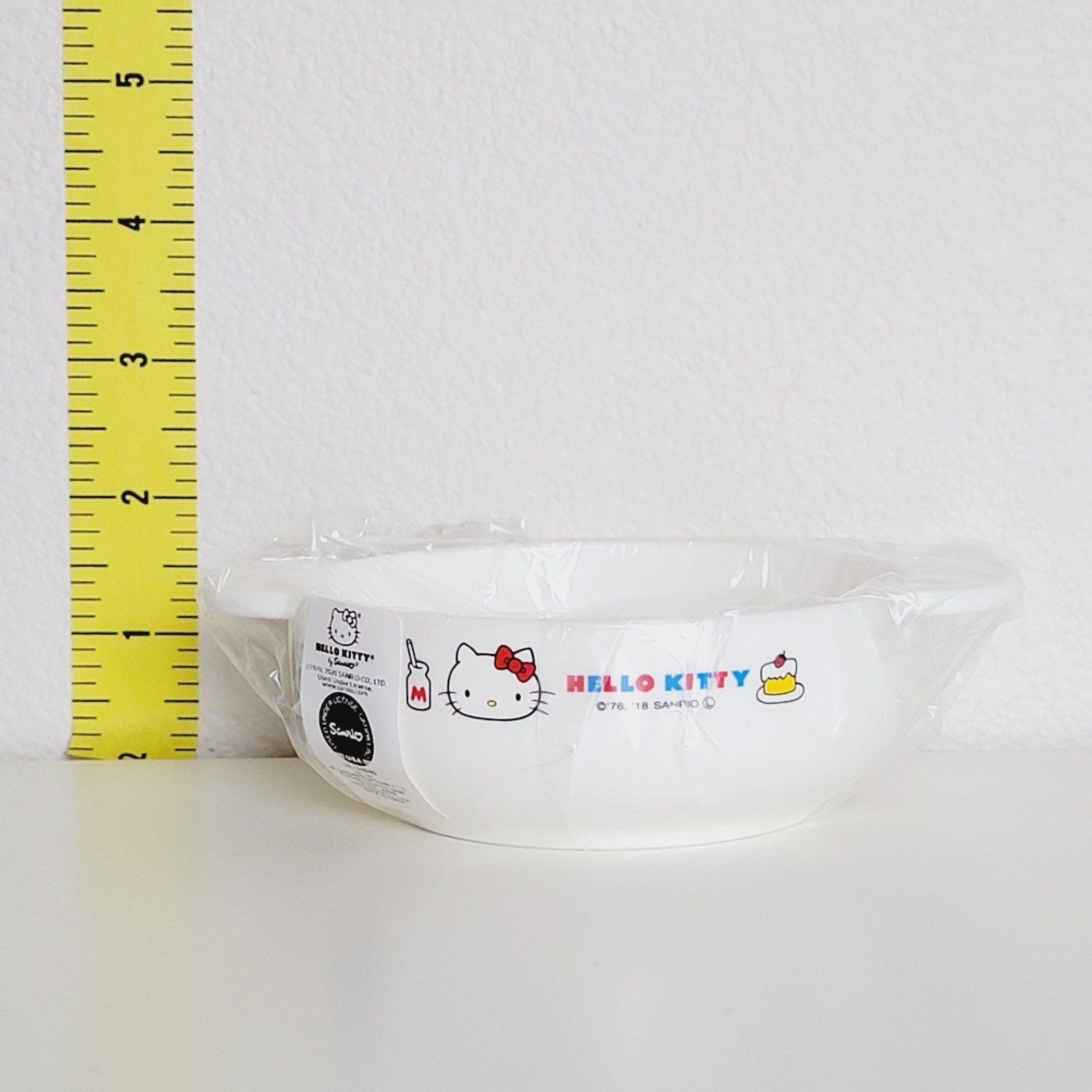 Sanrio Hello Kitty Dinnerware Kids Toddler Set of 4 Mug Cup Bowl Plate White