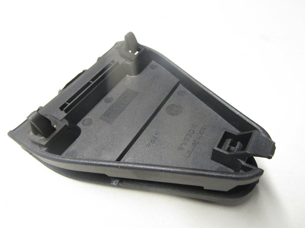 Audi A4 B6 2003 Diesel - Hazard Warning Triangle Clamp