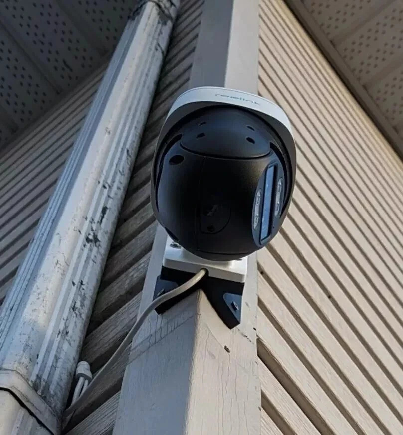 Outdoor Corner Mount For Reolink TrackMix