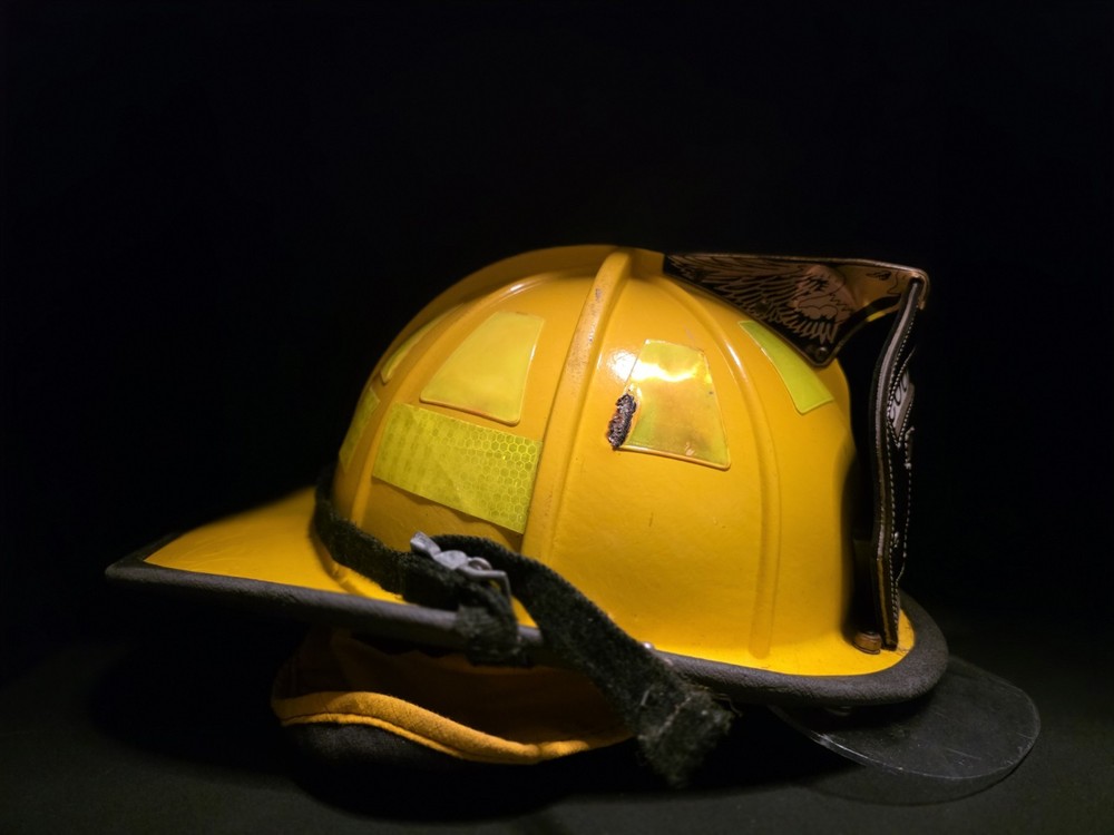 firemans helmet with wall mount