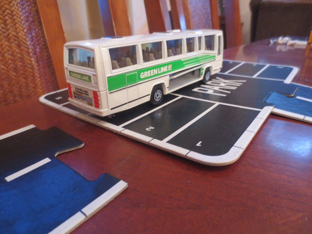 Corgi 773 - Green Line Coach