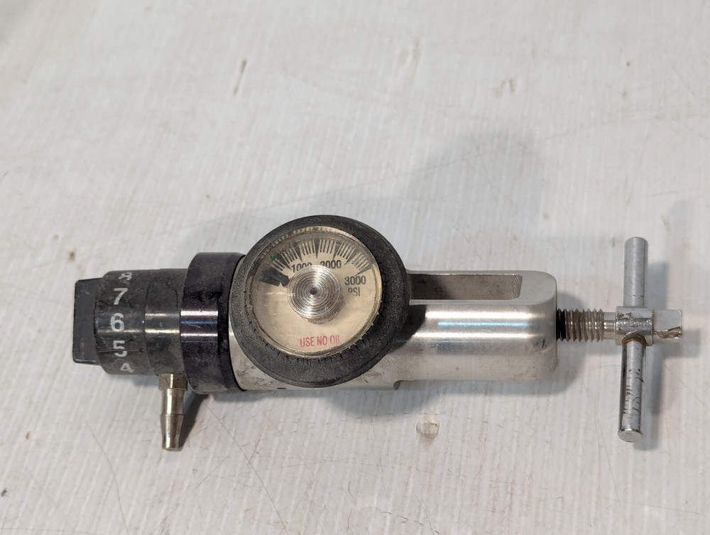 Unbranded Oxygen Regulator, 3000 PSI Max