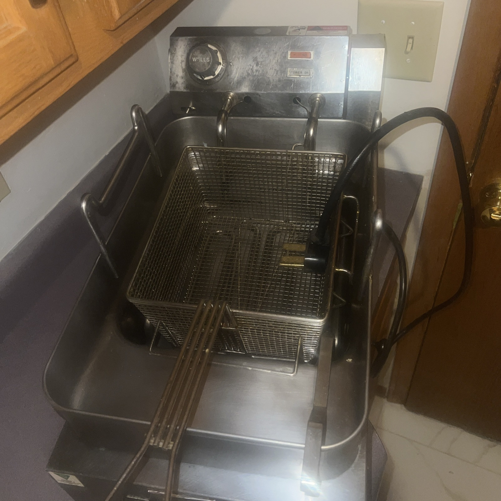 Wells 5E-F15 15 lb. Electric Countertop Fryer - 208-240V, 4319/5750W UUU