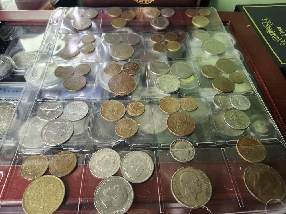 LOT 60 foreign world coins