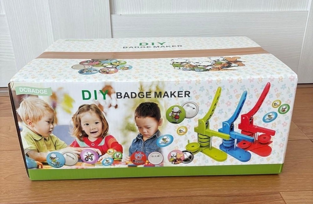 Childrens DIY Button/Badge maker Model 108. NEW