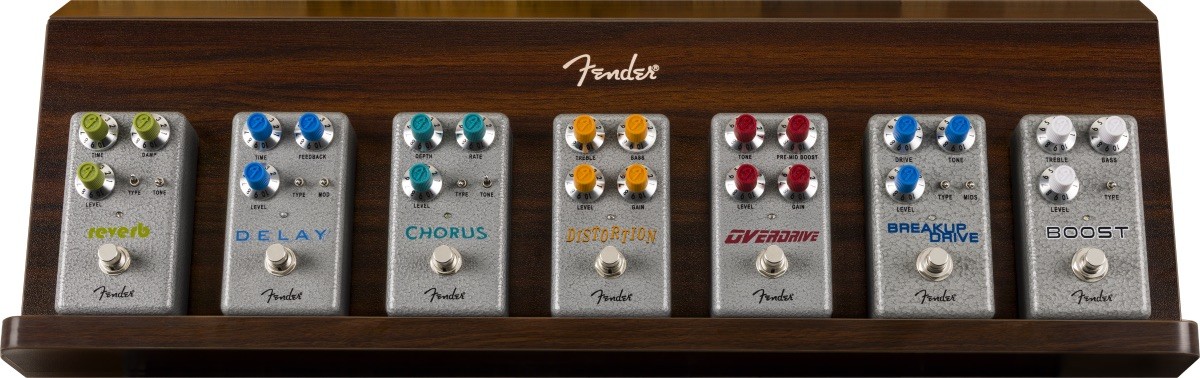 Fender Official Deluxe Wooden Wall-Mounted Guitar Pedal Storage Shelf