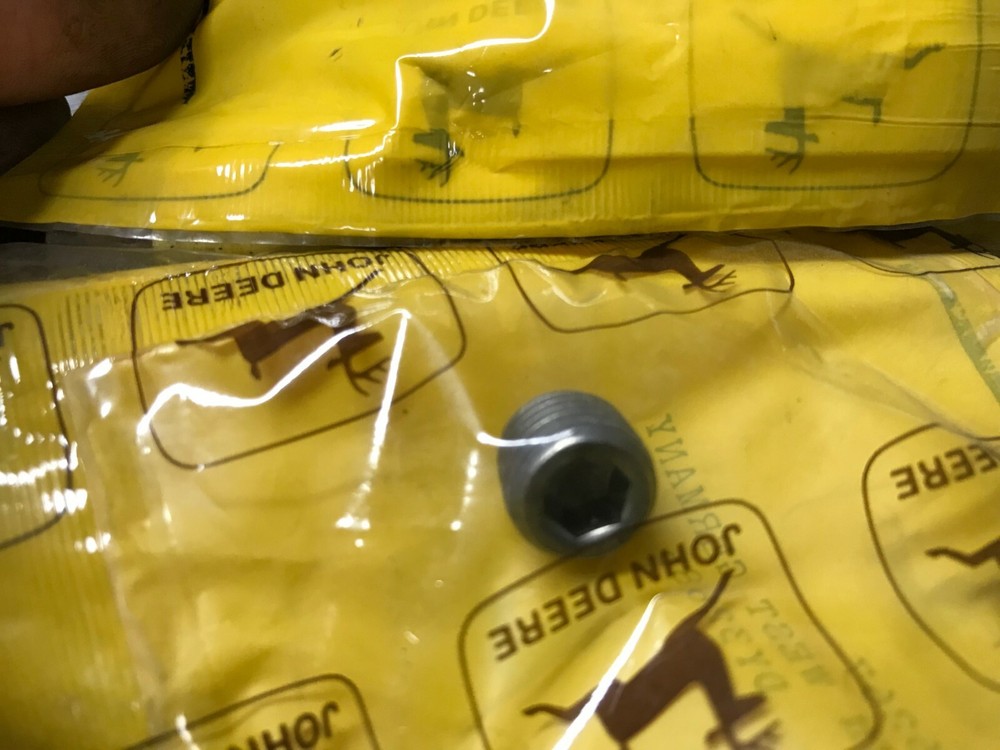 15M6267 Genuine OEM John Deere DRAIN PLUG