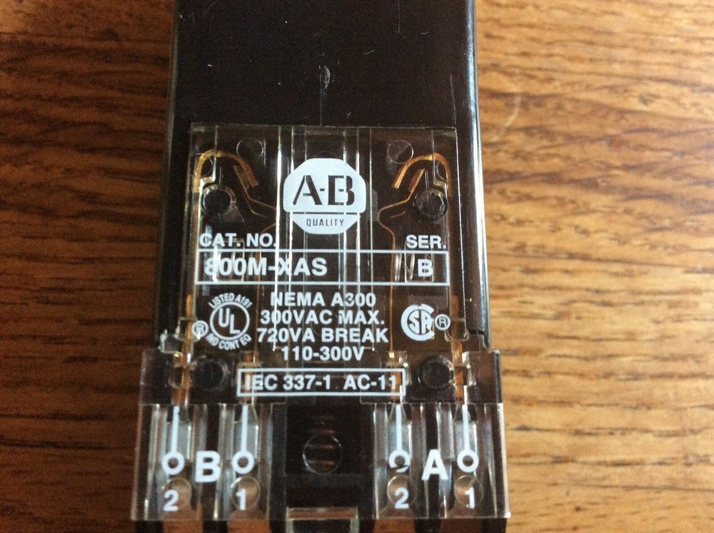 ALLEN BRADLEY 800MR-24HX2BS RED SELECTOR SWITCH SERIES D