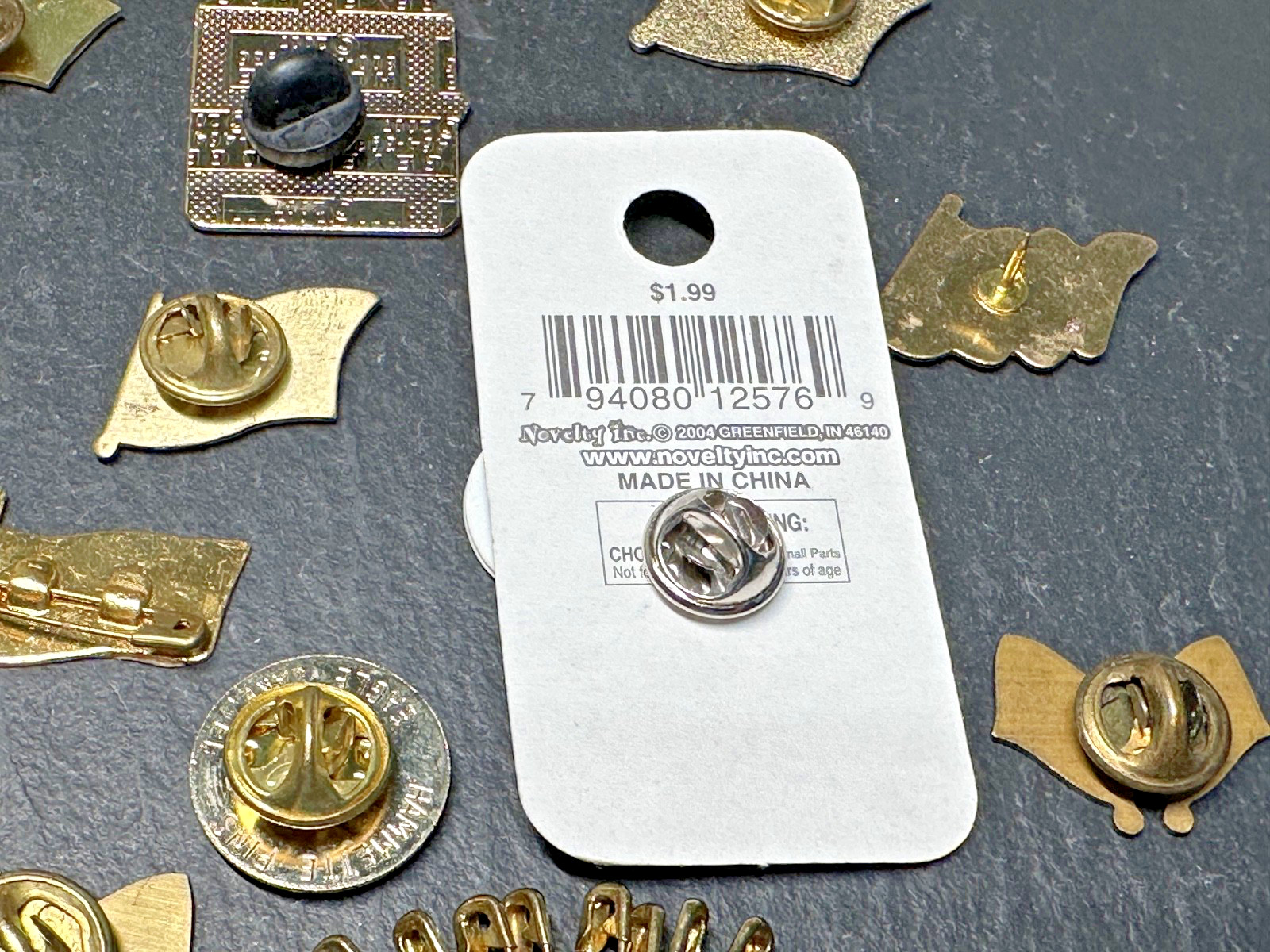 LOT OF 35+ VINTAGE USA PATRIOTIC PINS : FLAGS, VETERANS, '76, MORE I127