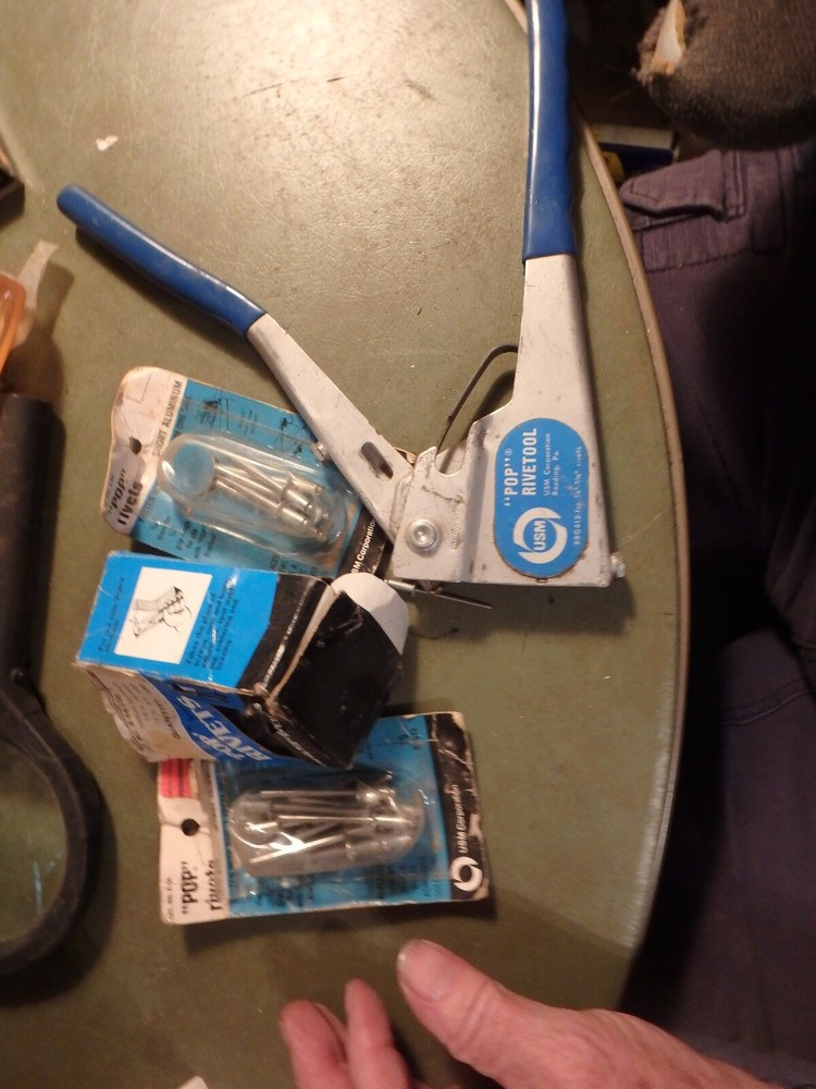 8K-  USM pop rivet gun # prg412 with rivets