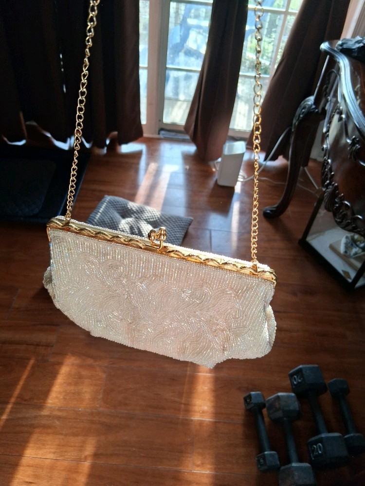 PEARLESCENT BEADED WEDDING OR SPECIAL EVENT PURSE COMPLETELY BEADED