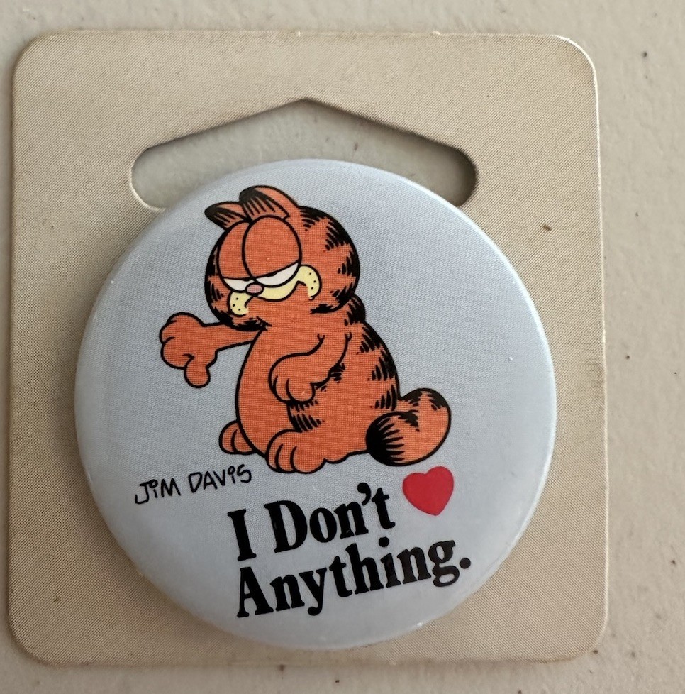 Garfield Button 2011 “ I Don’t Love ❤️Anything.”