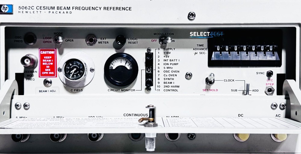 AGILENT (HP) 5062C CESIUM BEAM FREQUENCY COUNTER ****LOOK**** (REF.: 303R)