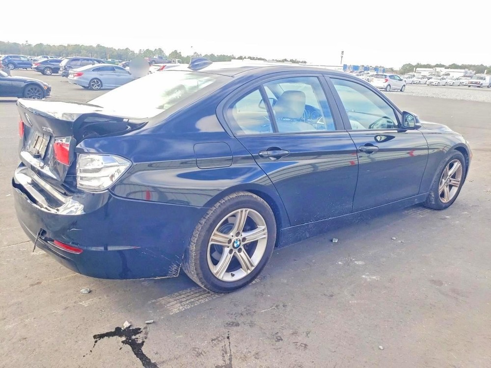 320I 2014 Glove Box 4994309