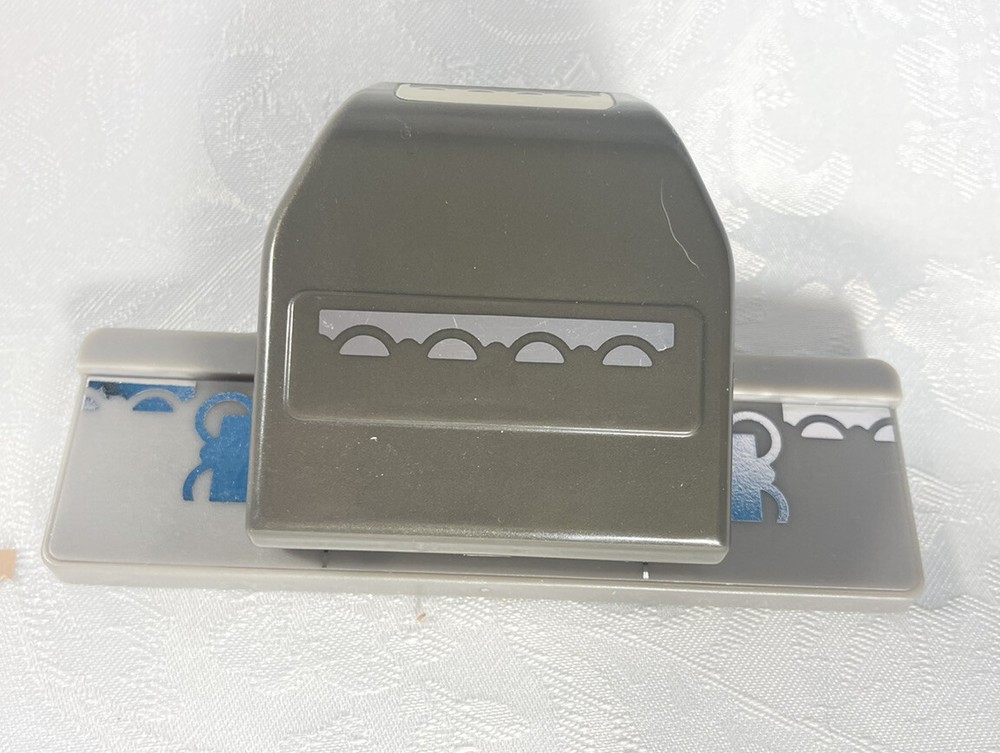 Stampin' Up! Scalloped Trim Border Punch Locking