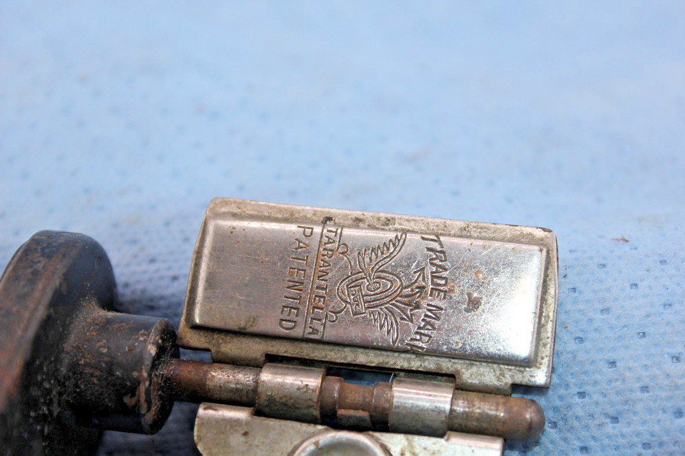 TARANTELLA HAND HELD ROTATING RAZOR SHARPENER