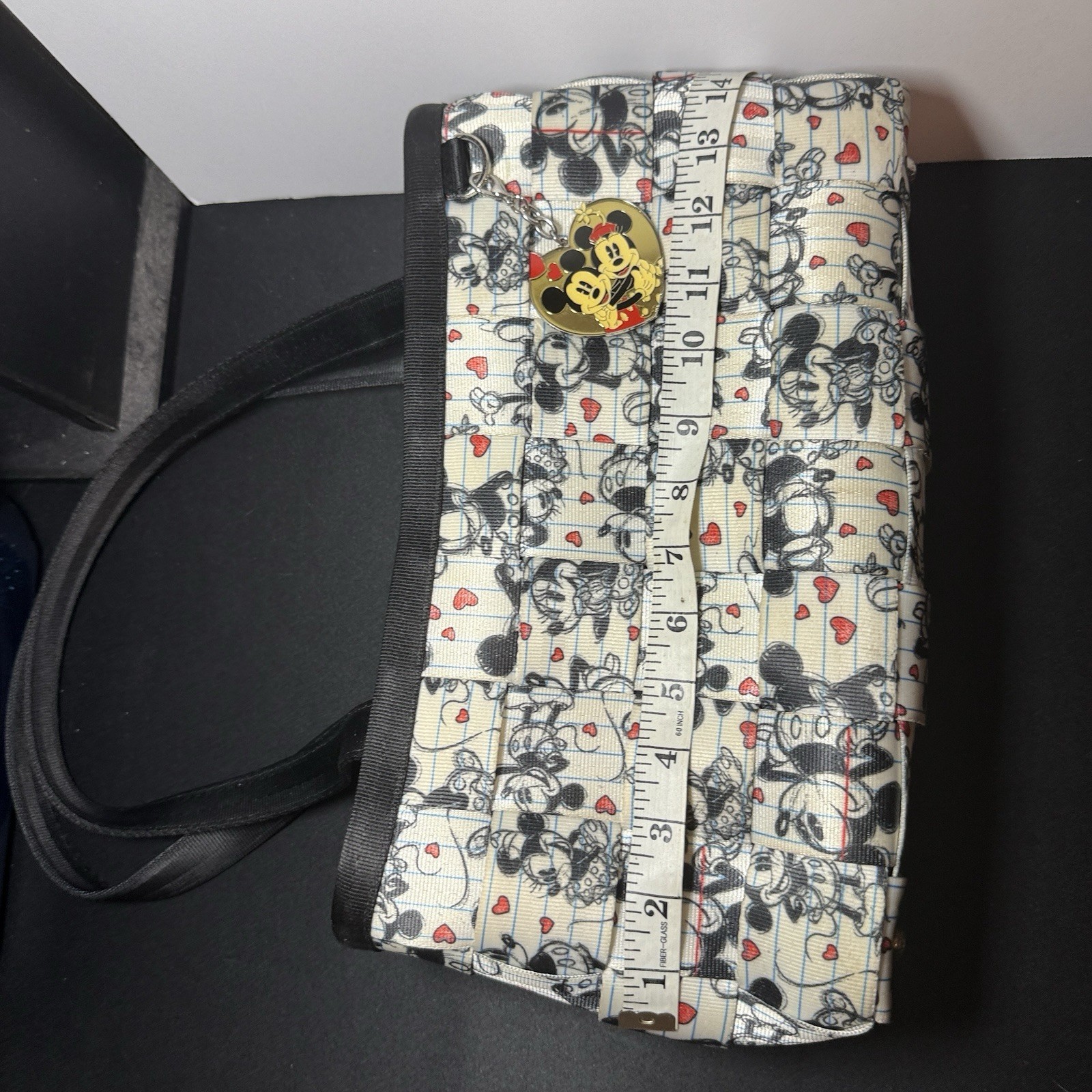 Harveys Disney Couture Minnie & Mickey Love Kiss Sketch Seatbelt Bag NWOT