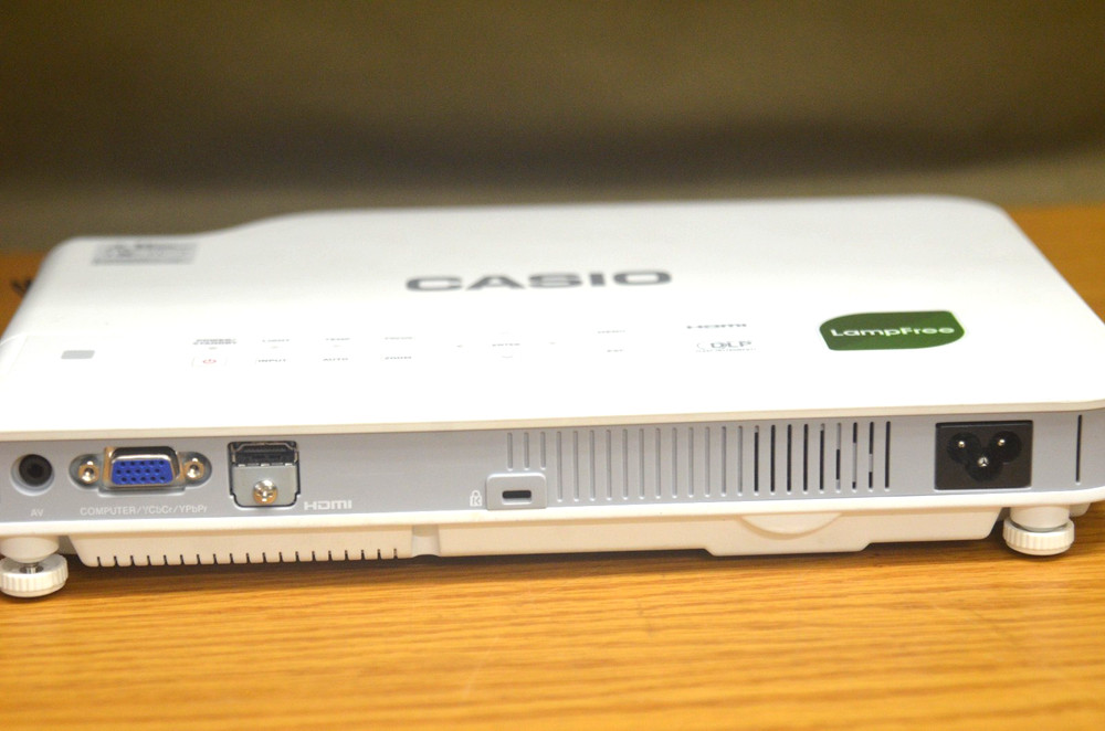 Casio Data Projector XJ-A252     (4-A)