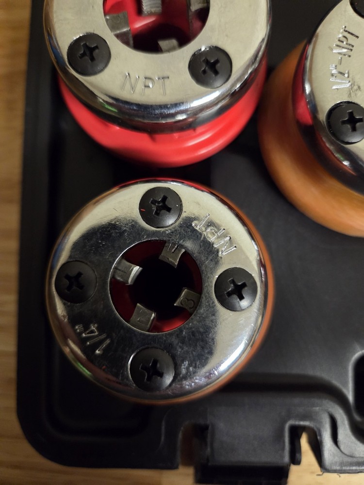 VEVOR KT1106A Manual ratcheting Pipe Threader Set