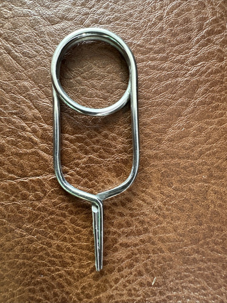 Fly Tying Kit Used. Great For Beginner.