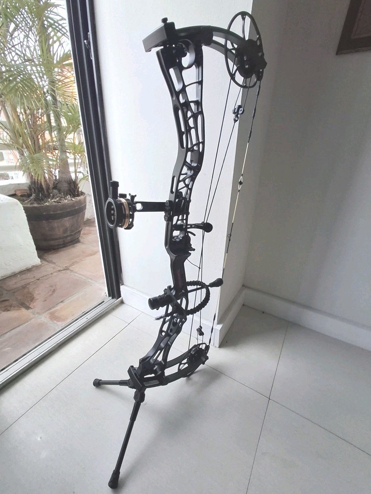 Darton TriTech RH 33' - 70' Black Compound Bow