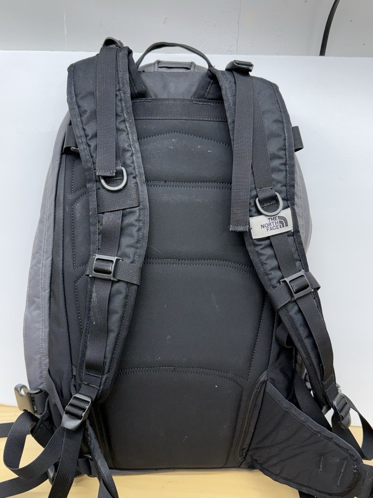 THE NORTH FACE OFF CHUTE 18 Gray & Red Hydration Backpack