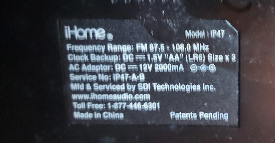 iHome iP47 Docking Station For iPhone/iPod **DOES NOT INCLUDE AC ADAPTER **