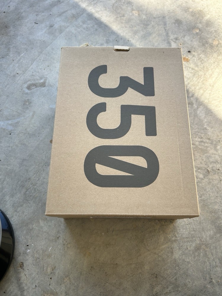 Authentic Empty Adidas Yeezy Boost 350 V2 Box US Size 6