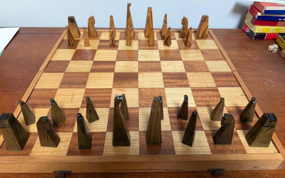 Modern Design Wood Chess Set with Folding Board