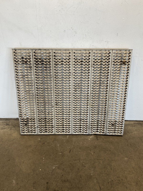 2013 Peterbilt 386 Deck Plate (651-11032)