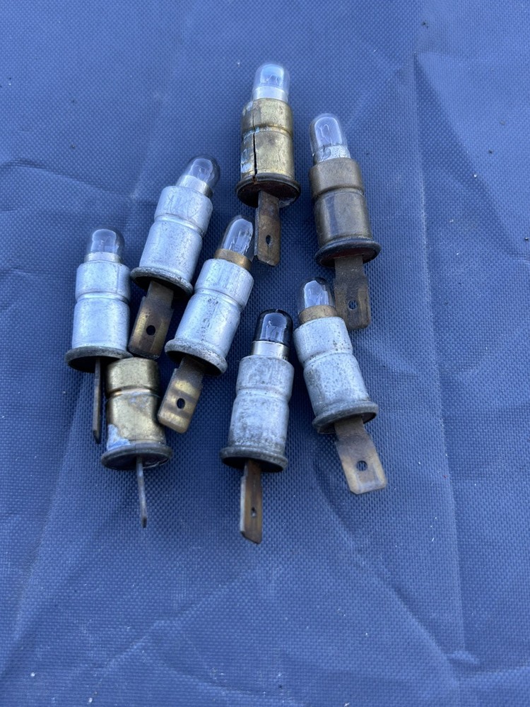 Air Cooled VW Beetle  Bug  Type 1 Speedometer Bulb Holder; blade type