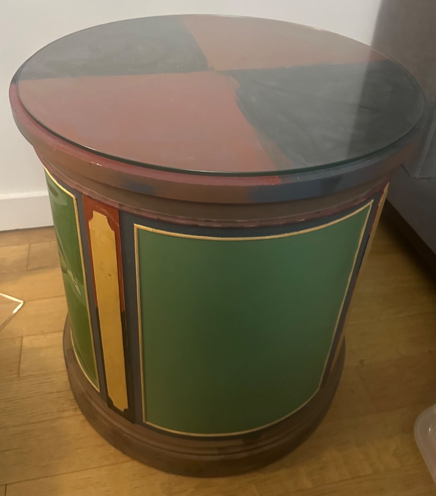 Set of 2 bedside tables. One is painted. Very good condition. (can sell 1 table)