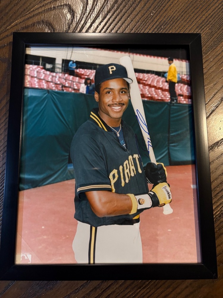 BARRY     BONDS    PIRATES    SIGNED     8X10      FRAMED