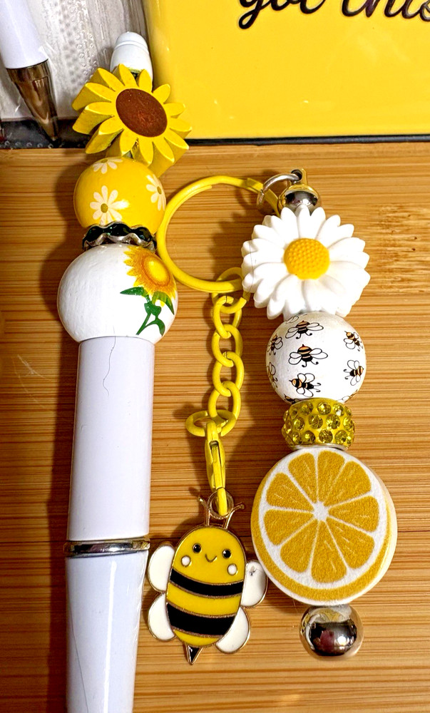 2 HANDMADE BEAD PENS & 2 BEAD KEY CHAINS-& INK REFILL ea & Note Pad & box