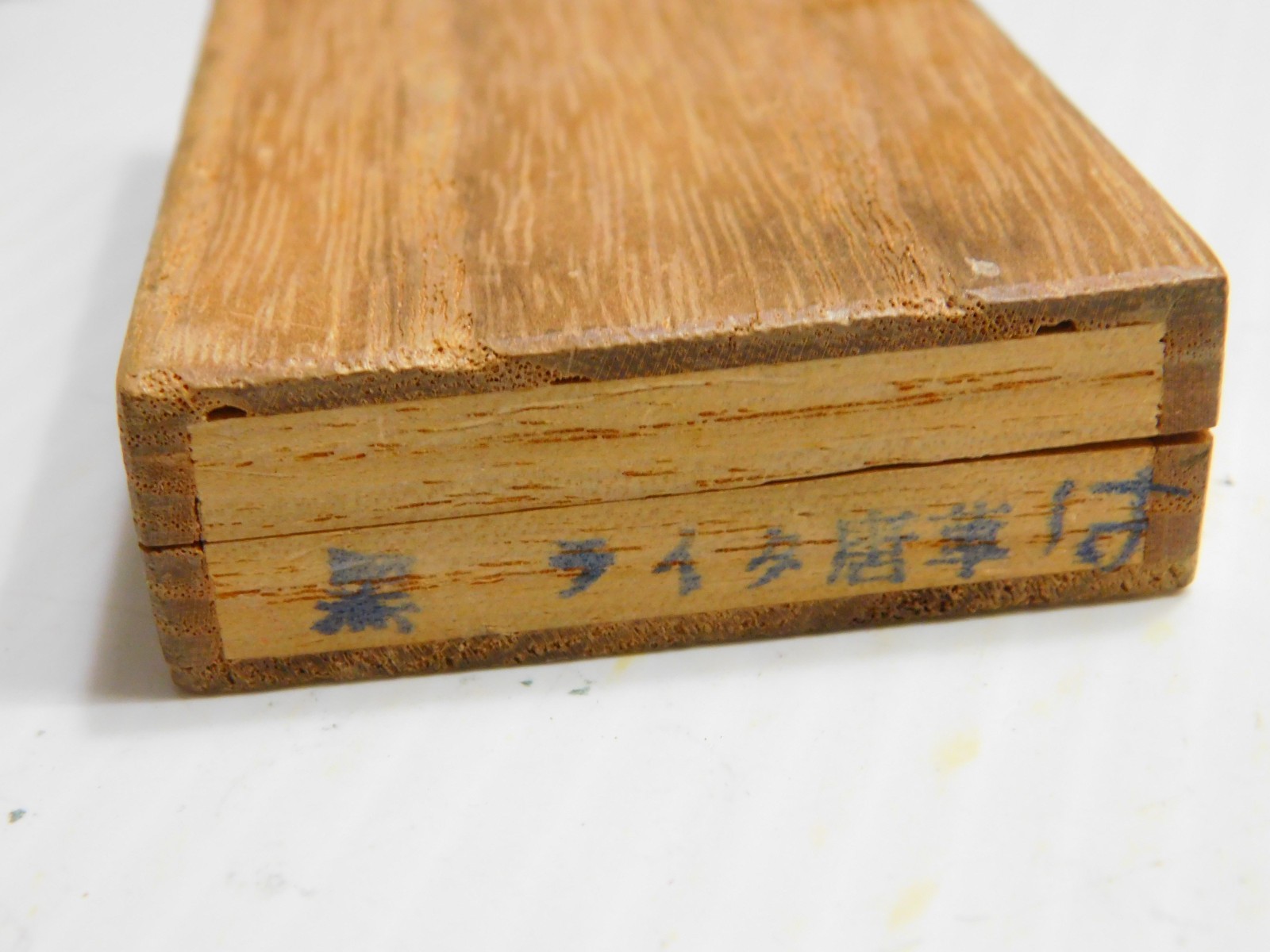 1940'S JAPANESE 'SUZUKI SILVERSMITH" 950 SILVER INSIGNIA SANDAL WOOD BOX