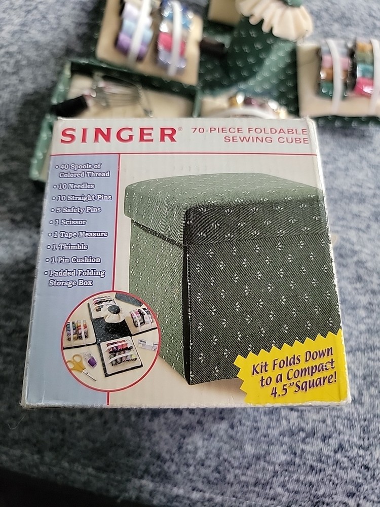Singer/Foldable Sewing Cube. Pre Owned