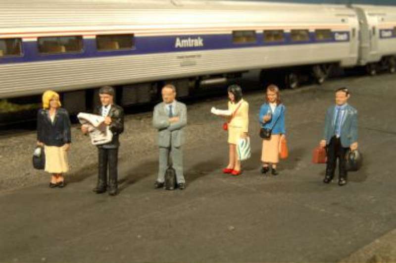 HO Scenescapes Passengers Standing (6)