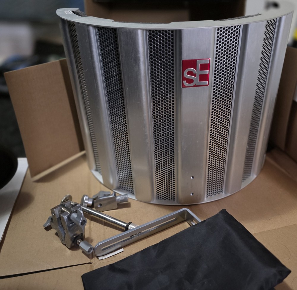 sE Electronics SPACE Microphone Shield Soundproofing Insulation With Pop Shield