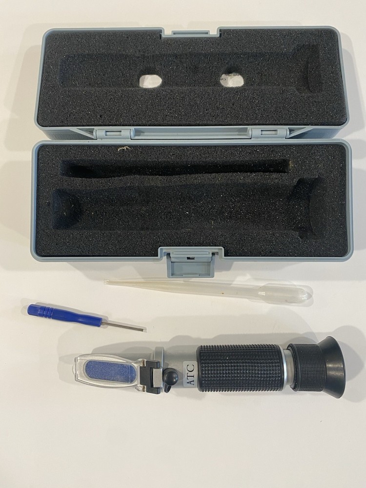 RHB-32ATC Brix Scale Portable Refractometer W/ Case & Accessories!